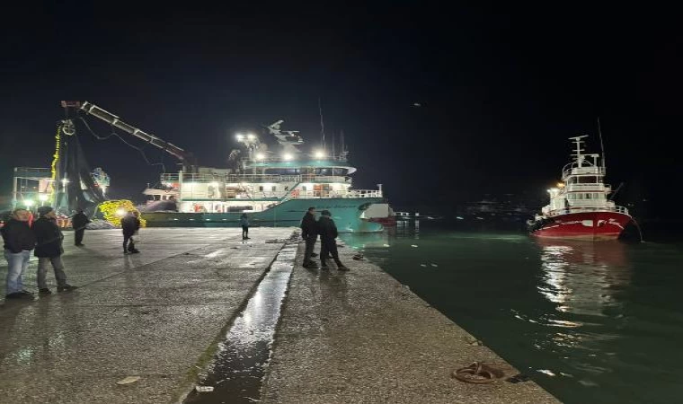 Bartın’da balıkçılar, 300 ton hamsiyle döndü