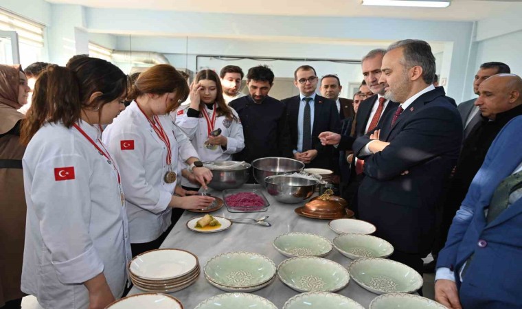 Başkan Aktaştan madalyalı öğrencilere ziyaret