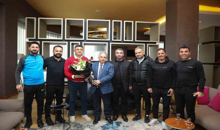 Başkan Yalçından Vanspor kafilesine ziyaret