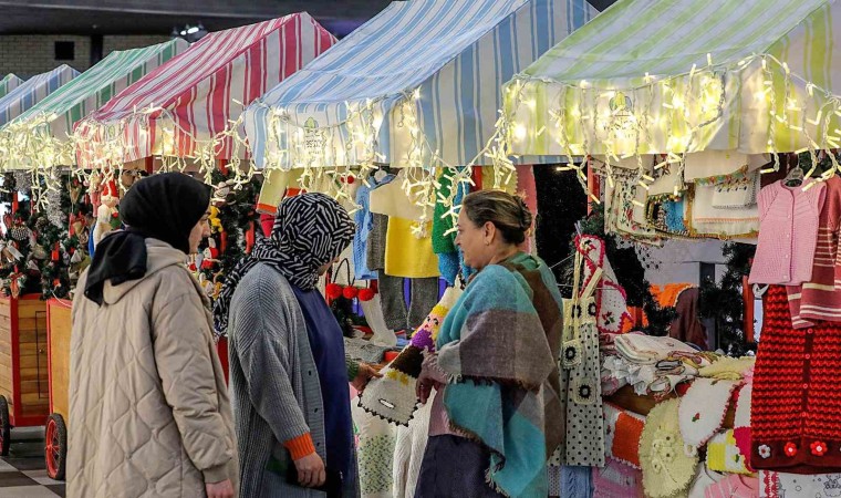 Bayraklılı kadınlardan yeni yıl sergisi