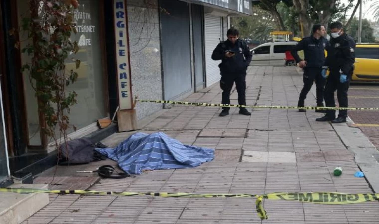 Bekçilerin hastaneye gitmesi için ikna edemediği evsiz, ölü bulundu