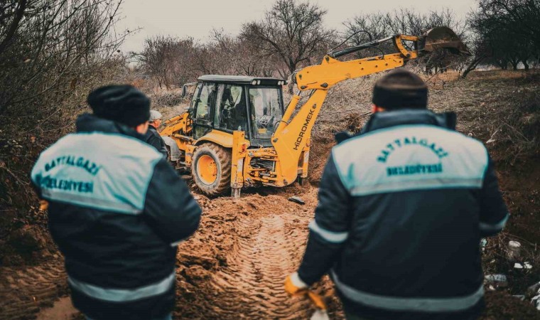 Belediye ekiplerinden Yenice Mahallesinde alt yapı ve stabilize çalışması