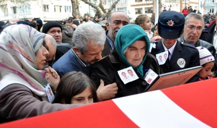 Beşiktaş’taki saldırıda şehit olan polis Yasin İke’nin annesi, hayatını kaybetti