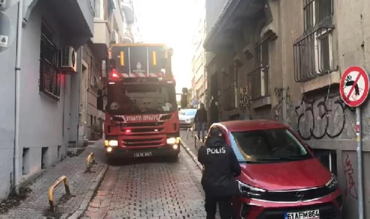 Beyoğlu’nda bina girişinde ceset bulundu