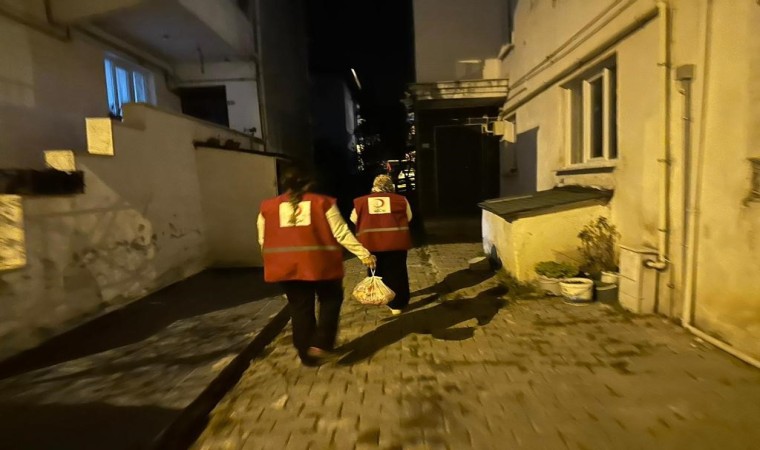 Bilecikte Kızılay, ihtiyaç sahibi aileler ile bağışçılar arasında köprü olmaya devam ediyor