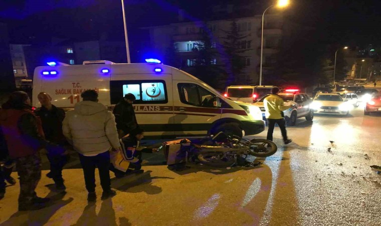 Bilecikte motosiklet ile kamyonetin çarpıştı, 1 kişi yaralandı