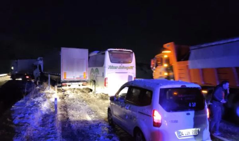 Bingöl’de yolcu otobüsü ile 2 TIR çarpıştı: 8 yaralı