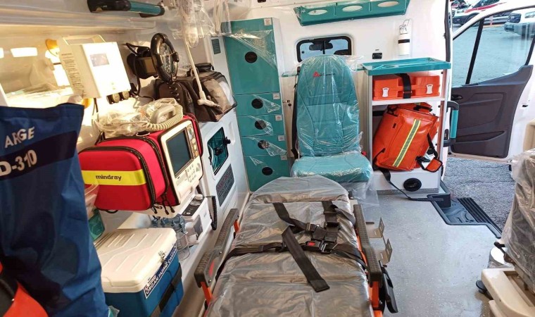 Bitlis İl Sağlık Müdürlüğü bünyesine 2 ambulans daha tahsis edildi