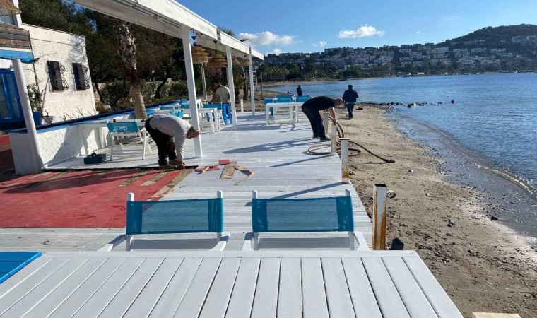 Bodrumda kıyı işgali yapan işletmeye belediyeden müdahale