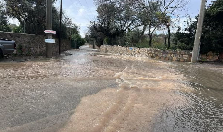 Bodrum’da sağanak; dere taştı, mahsur kalan 4 kişi kurtarıldı