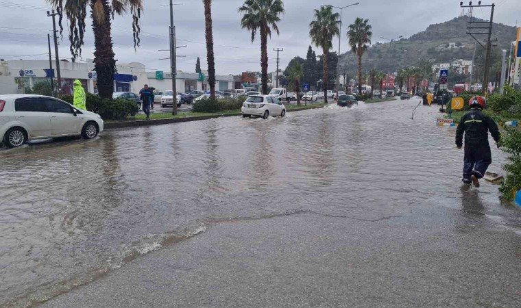 Bodrumda yollar göle döndü