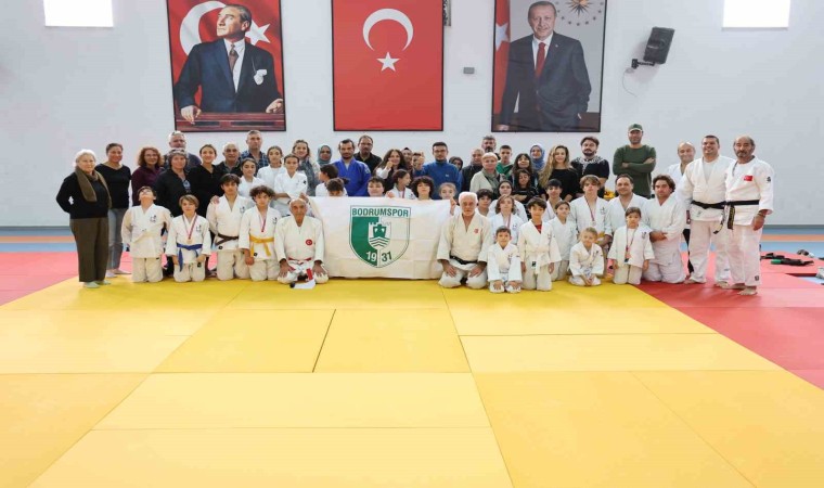 Bodrumspor judo takımı oyuncuları kuşak atladı