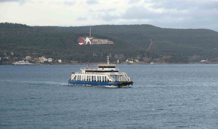 Bozcaada ve Gökçeadaya feribot seferlerine fırtına engeli