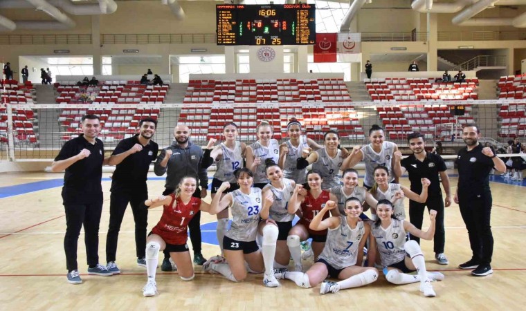 Bozüyük Belediyesi Eğitim ve Spor Kulübü Kadın Voleybol Takımı rakibini 3-0 mağlup etti