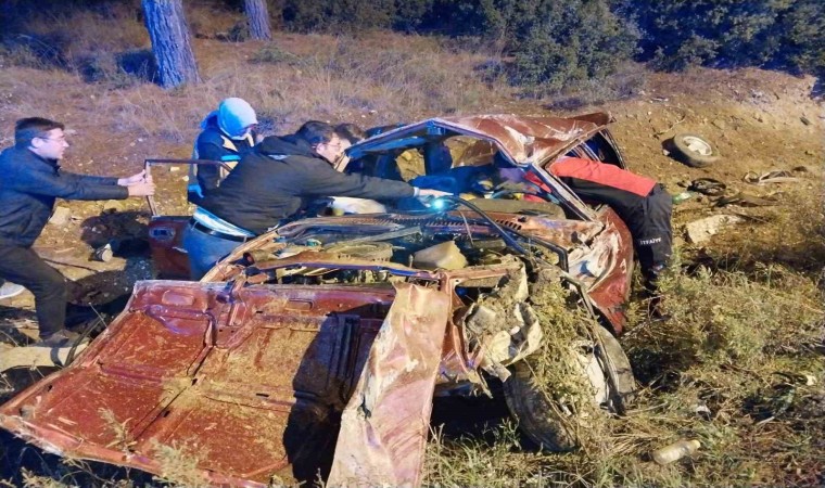 Burdurda kontrolden çıkan otomobil takla attı: 1i ağır 2 yaralı