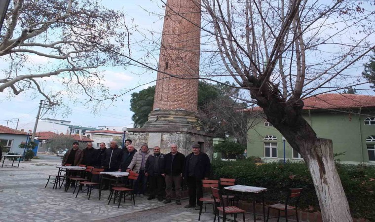 Burhaniyede camisiz minare mahallenin simgesi oldu