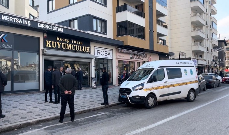 Bursada kar maskeli, silahlı kuyumcu soygunu