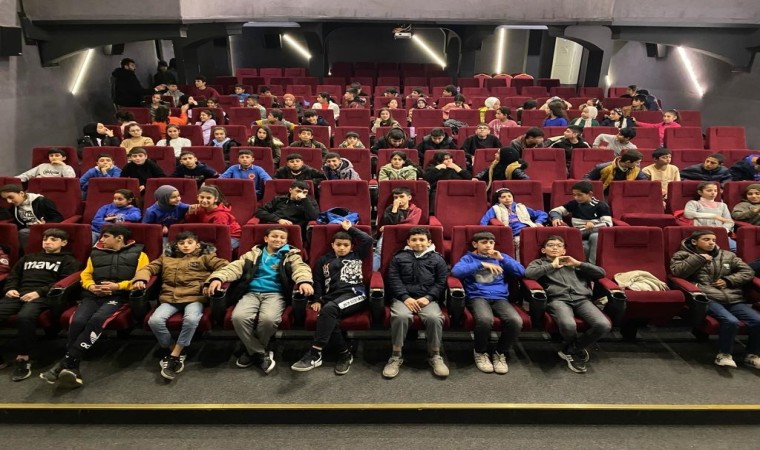 Büyükşehir belediyesi 500 bin öğrenciye film izletti