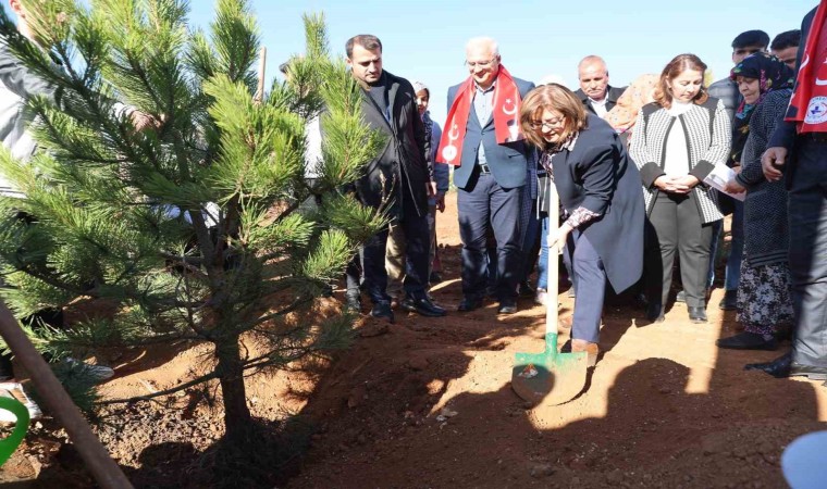 Büyükşehir, Taşlıca Malazgirt Mahallesinde ağaç dikimi yaptı