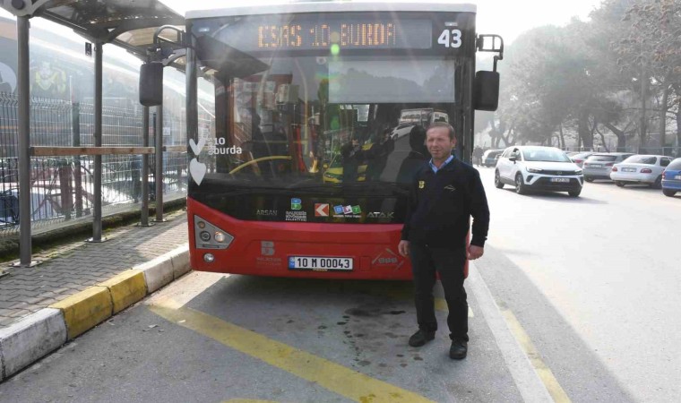 Büyükşehirin şoförü rahatsızlanan yolcuyu hastaneye yetiştirdi