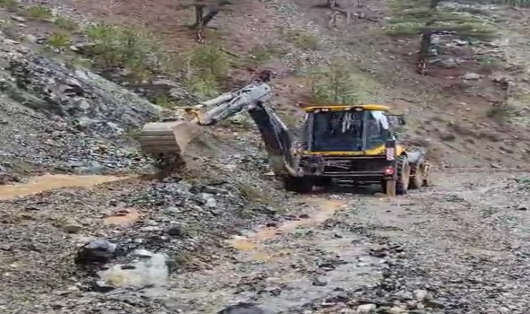 Çamelinde aşırı yağışlarda bozulan yollar tekrar kullanıma açıldı