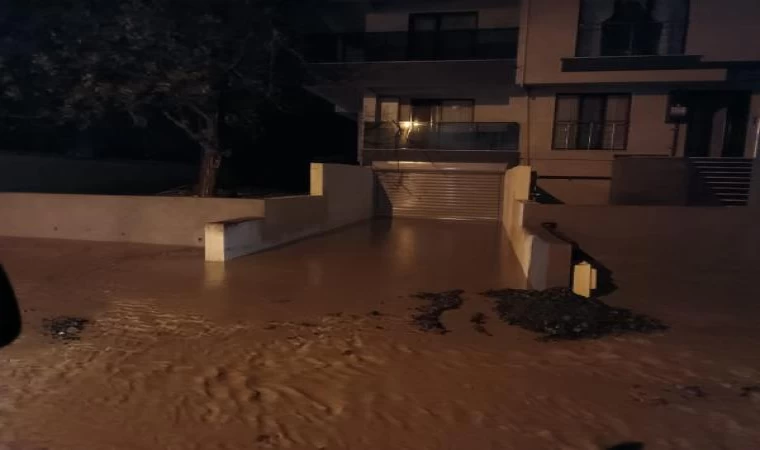 Çanakkale’de sağanak nedeniyle dere taştı (4)