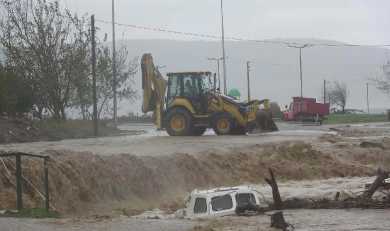 Çanakkale’de sağanak nedeniyle Kepez Çayı taştı