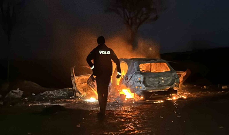 CHP Sultangazi Gençlik Kolları Yardımcısına yapılan saldırıda kullanılan araç ve silahlar ormanlık alanda kundaklandı