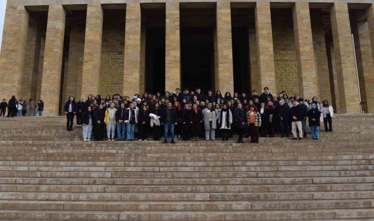 Çınar Akademi öğrencileri Anıtkabiri ziyaret etti