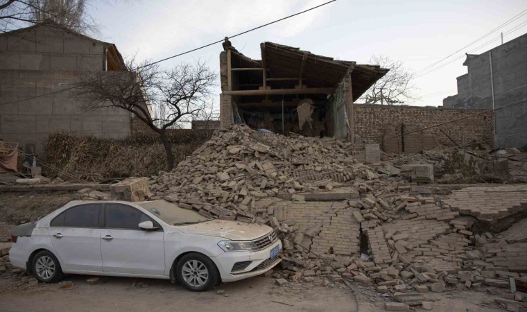 Çindeki deprem felaketindeki can kaybı 135e yükseldi