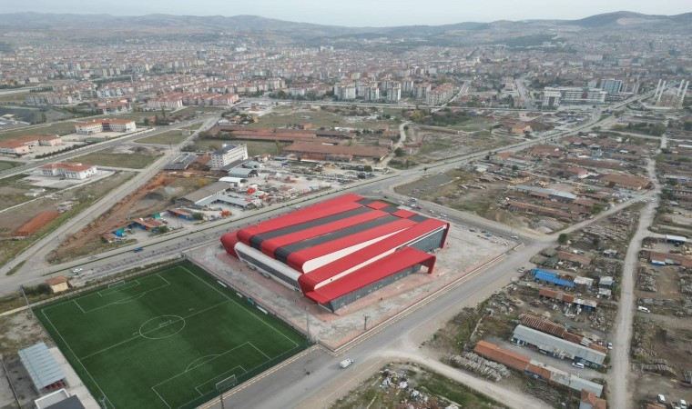 Çorumda yapımı tamamlanan spor salonu güreş şampiyonası ile hizmete girecek