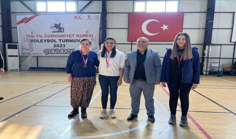 Çukurcada spor etkinliklerinde bu sefer şalvarlı kadınlar yarıştı