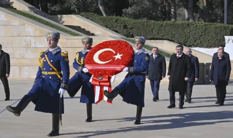 Cumhurbaşkanı Yardımcısı Yılmaz, Bakü’de Türk Şehitliği’ni ziyaret etti (2)