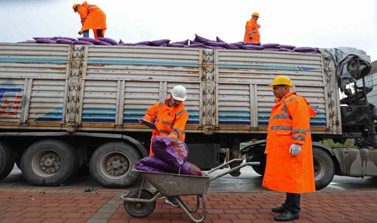 Denetime takılan 535 ton kömür Antalya dışına çıkarıldı