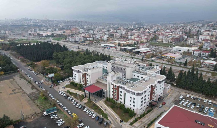 Deprem sonrası kendi yarasını saran özel hastane, hasta kabulünü sürdürüyor