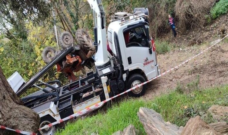 Devrilen traktörün altında kalan 57 yaşındaki çiftçi hayatını kaybetti