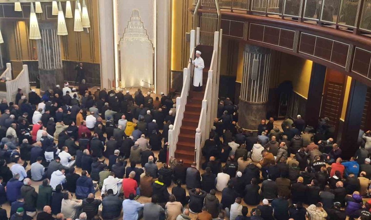 Diyanet İşleri Başkanı Ali Erbaş, Taksim Camiinde hutbe verdi