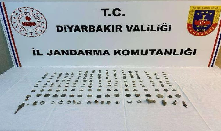 Diyarbakır’da 181 tarihi obje ele geçirildi; 2 gözaltı