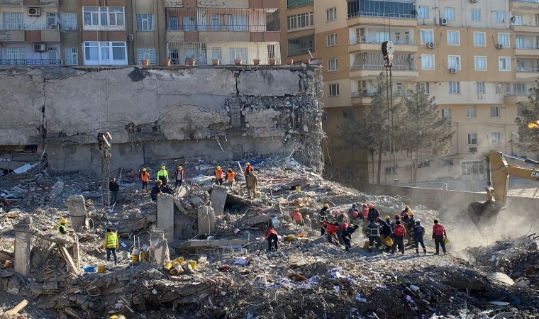 Diyarbakırda depremde 77 kişiye mezar olan binanın inşasında elverişsiz malzeme kullanılmış