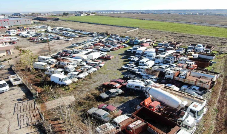 Diyarbakırda yediemin otoparkında yaklaşık 100 milyon lira değerinde yüzlerce araç sahibini bekliyor