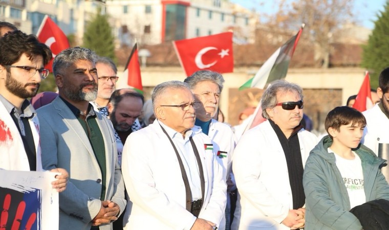 Doktorlar ve sağlık çalışanları İsraili protesto etti