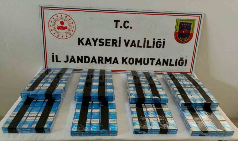 Durdurulan çekicide 400 paket kaçak sigara bulundu