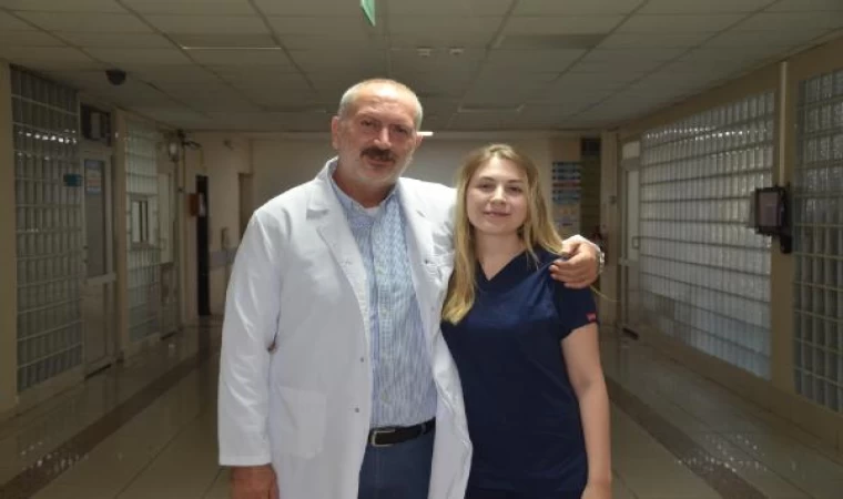 Ebeveynlerinin izinden gidip doktor oldu, babasının çalıştığı hastanede göreve başladı