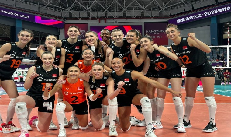 Eczacıbaşı Dynavit, FIVB Dünya Kulüpler Şampiyonasında yarı finalde