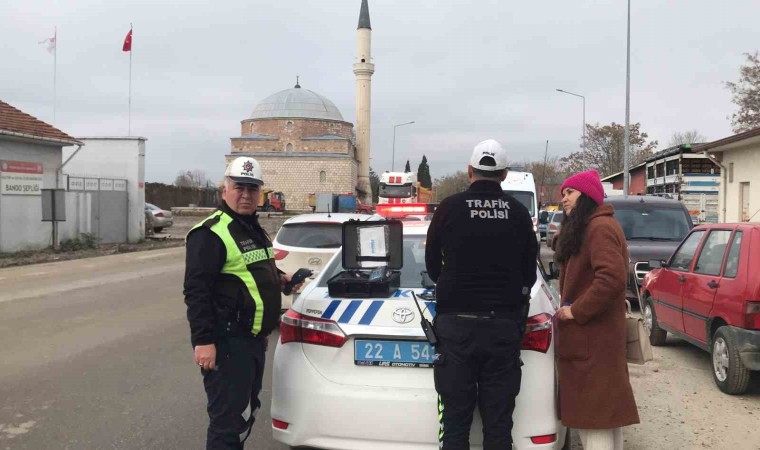 Edirnede iki otomobilin çarpışması sonucu bir kişi yaralandı