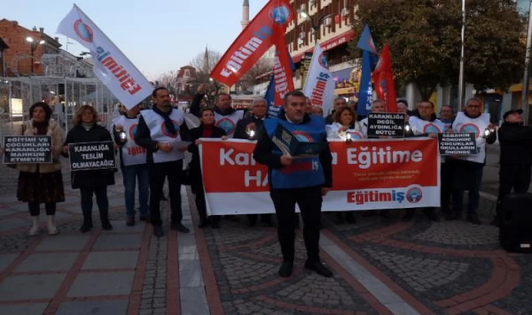 Edirne’de, ’kalıcı yaz saati’ uygulamasına gemici fenerleriyle protesto