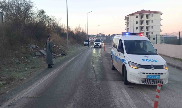 Edirnede su kaçağından kaynaklanan buzlanma beraberinde kazaları getirdi