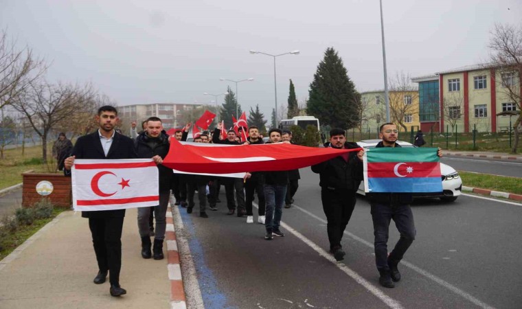 Edirnede üniversite öğrencilerinden teröre lanet yürüyüşü