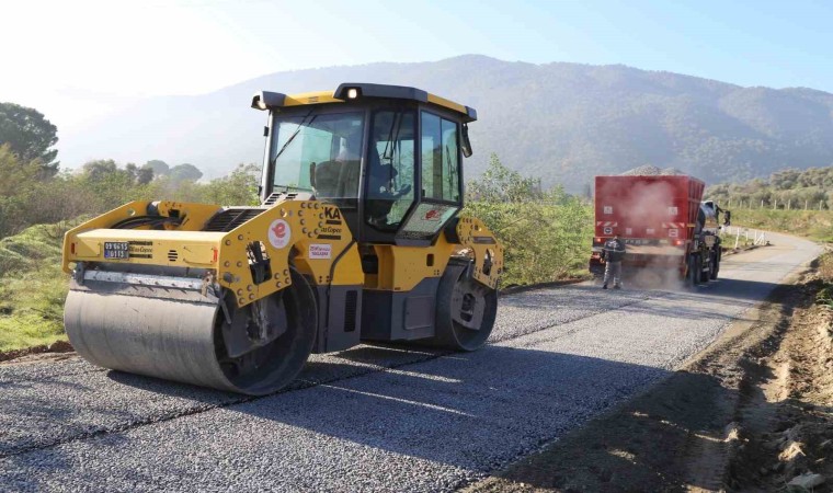 Efeler Belediyesi yol asfaltlama çalışmalarını sürdürüyor