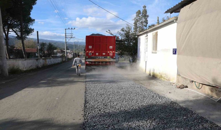 Efelerdeki yol asfaltlama çalışmaları sürüyor